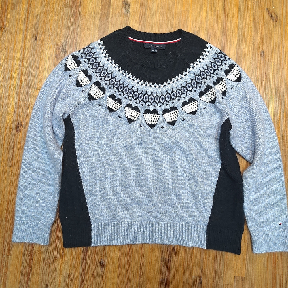 Tommy Hilfiger Women's Blue and Navy Crewneck Sweater